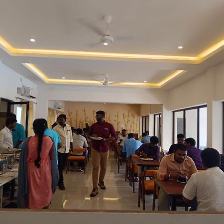The Riviera Hotel Theni Buitenkant foto