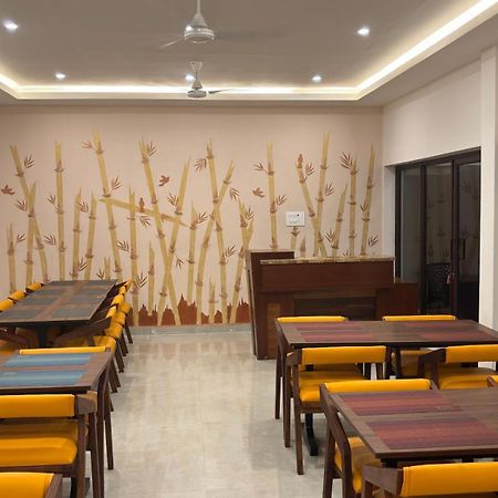The Riviera Hotel Theni Buitenkant foto