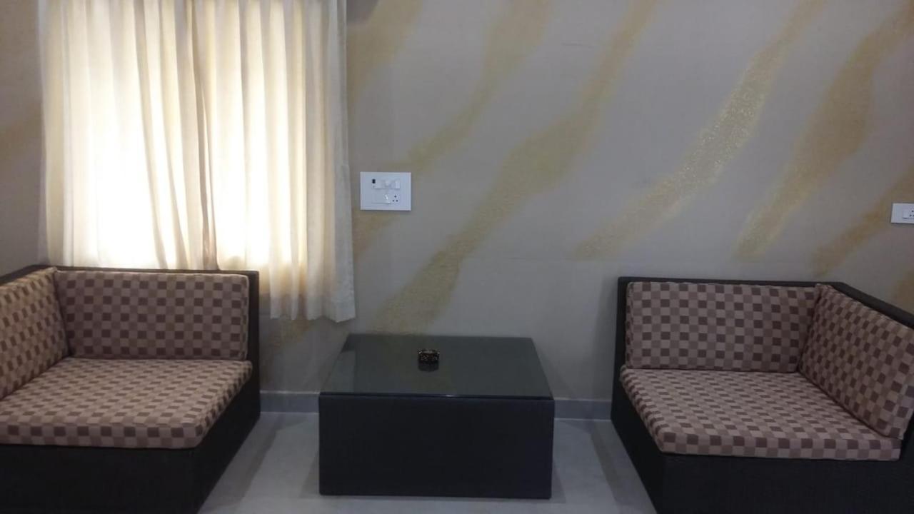 The Riviera Hotel Theni Buitenkant foto