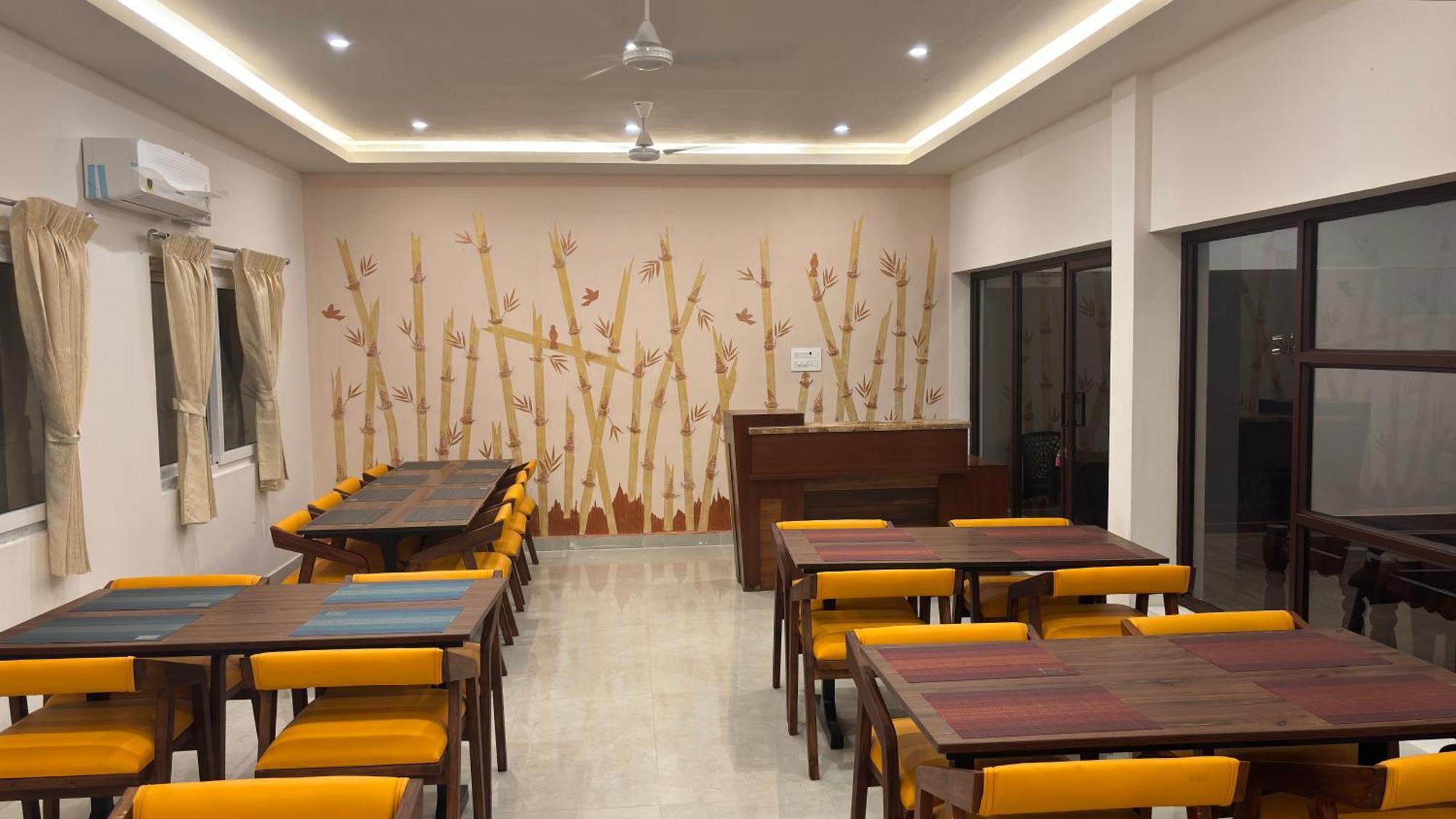 The Riviera Hotel Theni Buitenkant foto