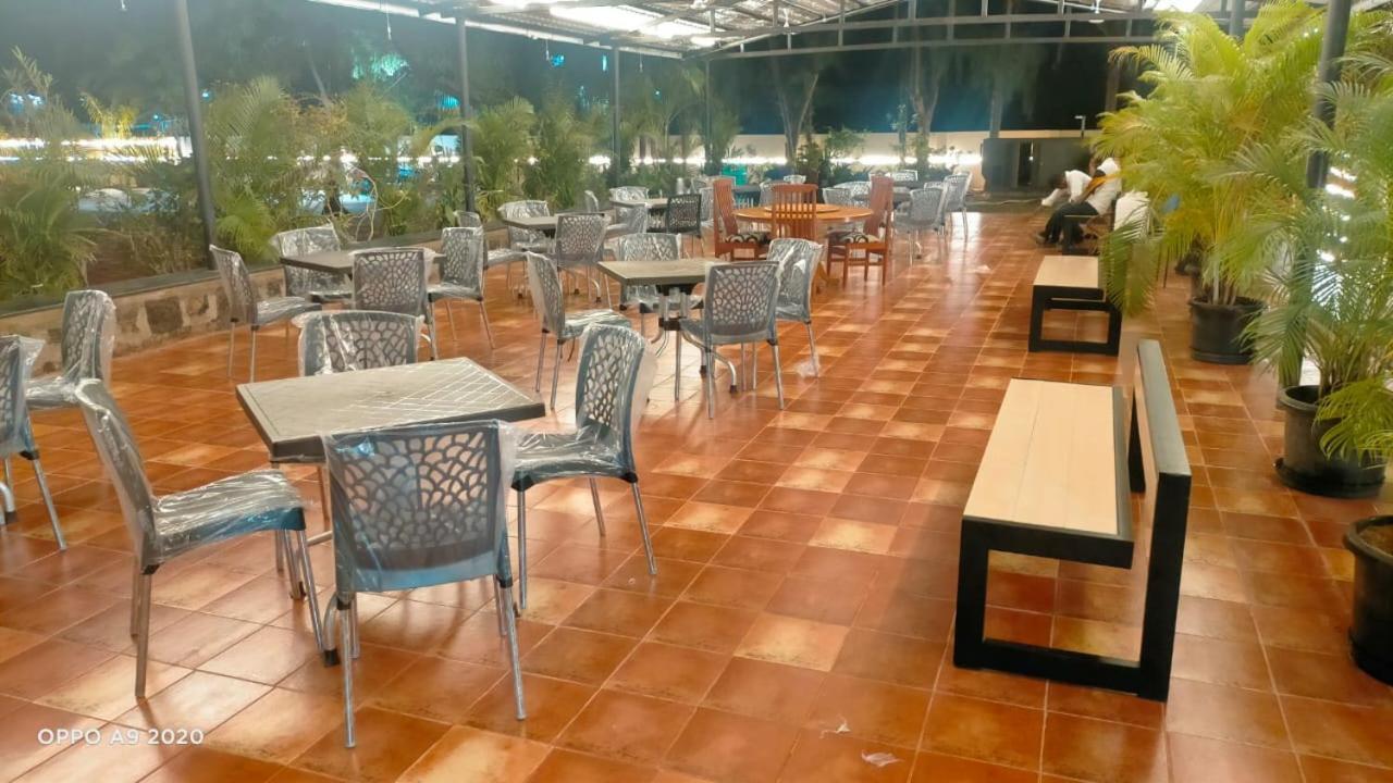 The Riviera Hotel Theni Buitenkant foto